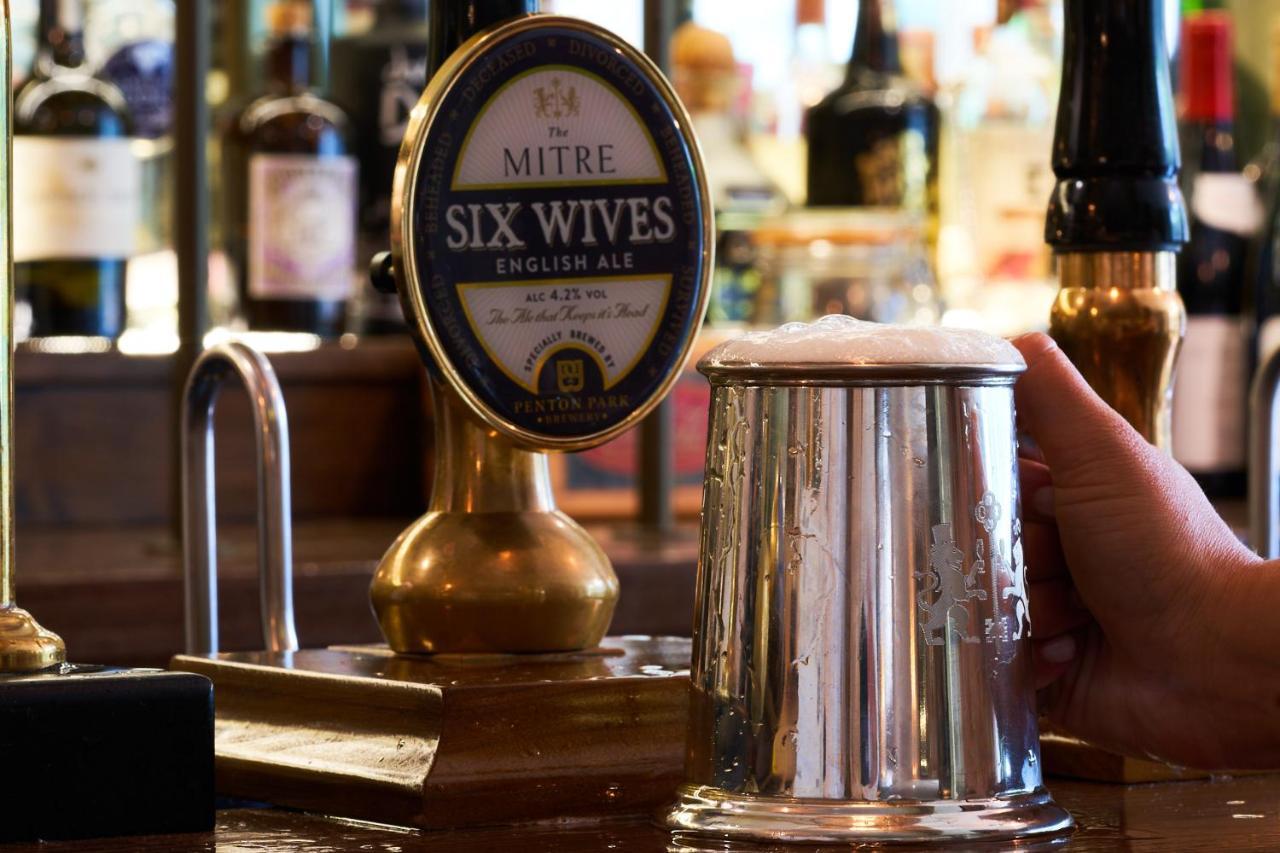 The Mitre, Hampton Court Ξενοδοχείο Kingston upon Thames  Εξωτερικό φωτογραφία Mitre Six Wives
