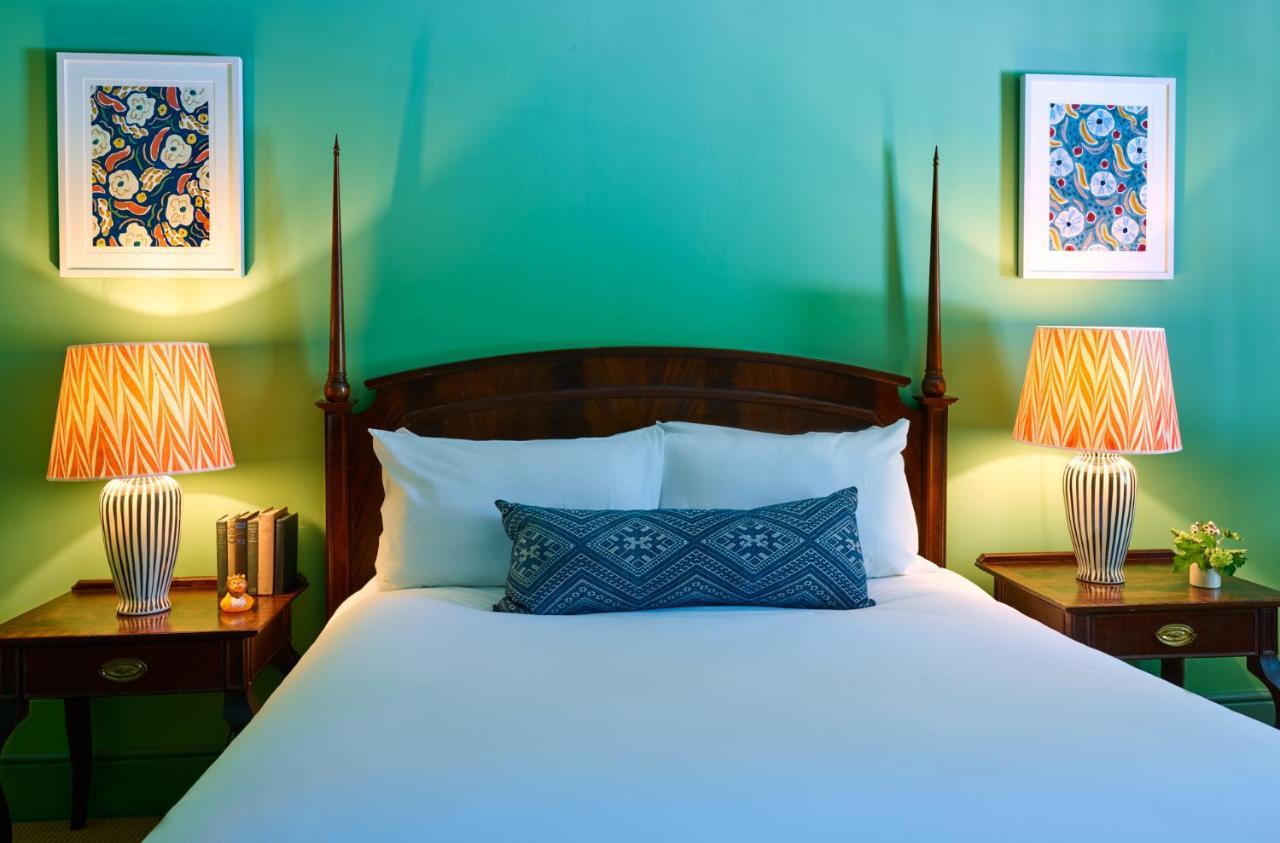 The Mitre, Hampton Court Ξενοδοχείο Kingston upon Thames  Εξωτερικό φωτογραφία A bedroom at the Inn