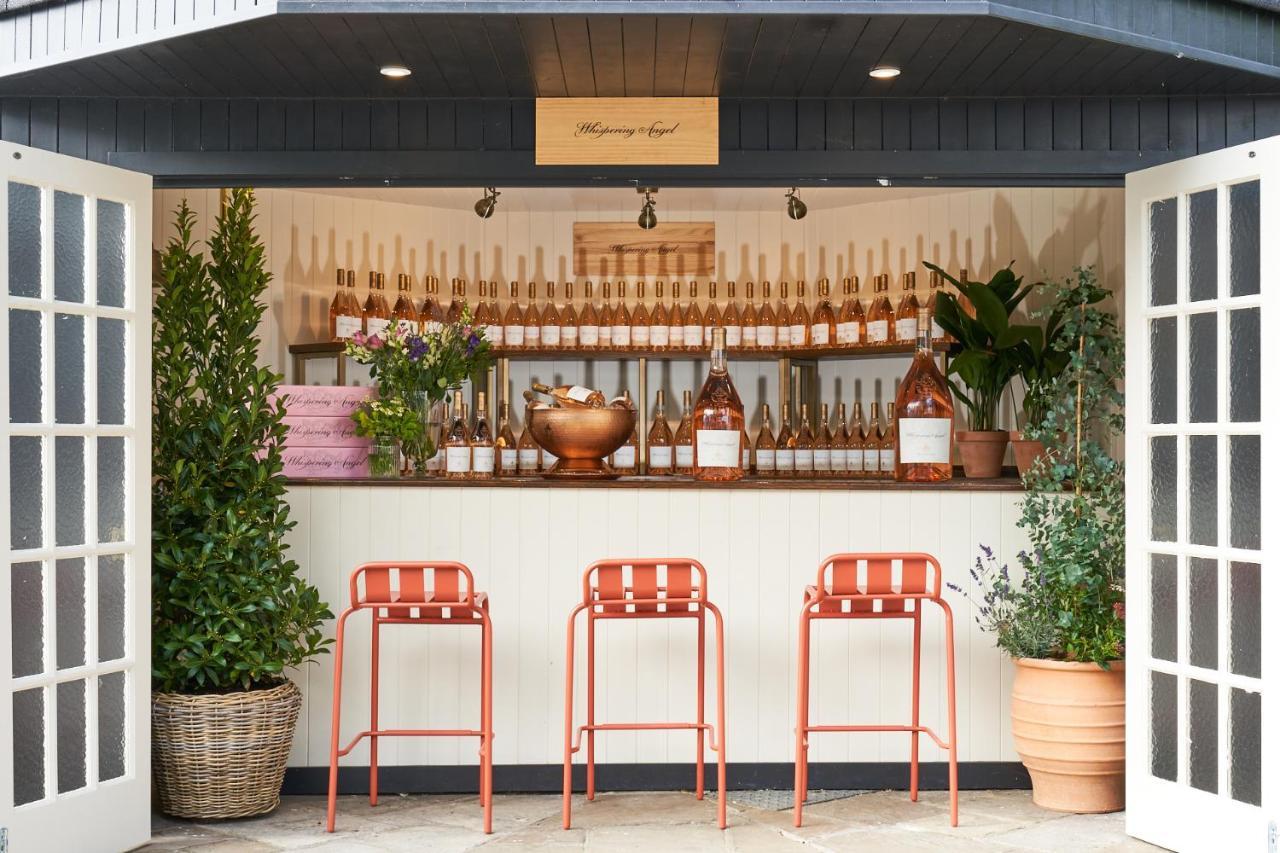 The Mitre, Hampton Court Ξενοδοχείο Kingston upon Thames  Εξωτερικό φωτογραφία The bar at the 2019 edition of the 100 Campuses for Change conference