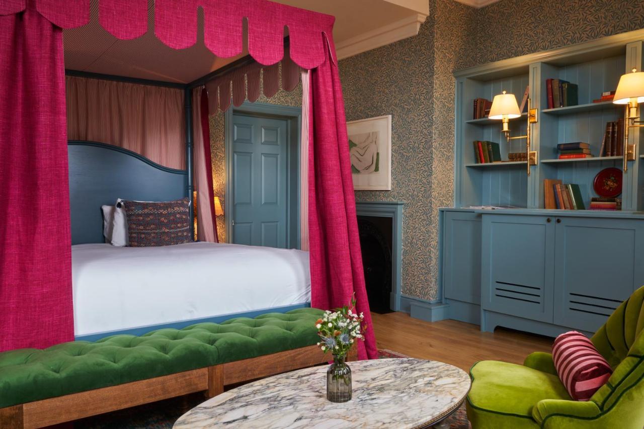 The Mitre, Hampton Court Ξενοδοχείο Kingston upon Thames  Εξωτερικό φωτογραφία A bedroom at The Mitre