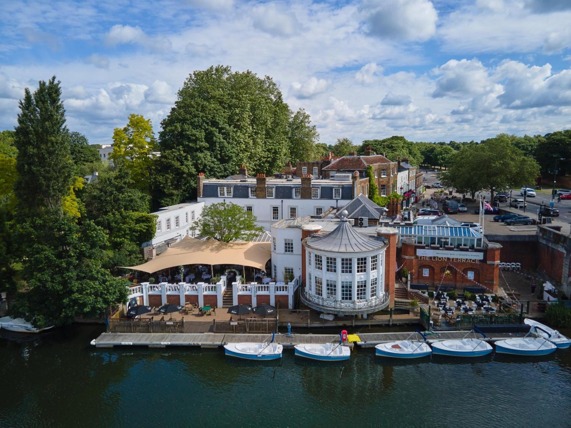 The Mitre, Hampton Court Ξενοδοχείο Kingston upon Thames  Εξωτερικό φωτογραφία The River Wey at Farnham