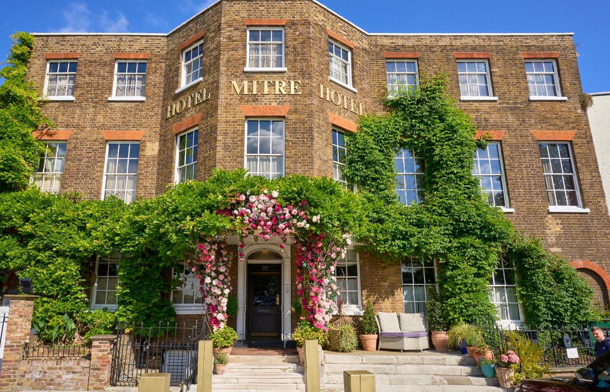 The Mitre, Hampton Court Ξενοδοχείο Kingston upon Thames  Εξωτερικό φωτογραφία The hotel in 2014