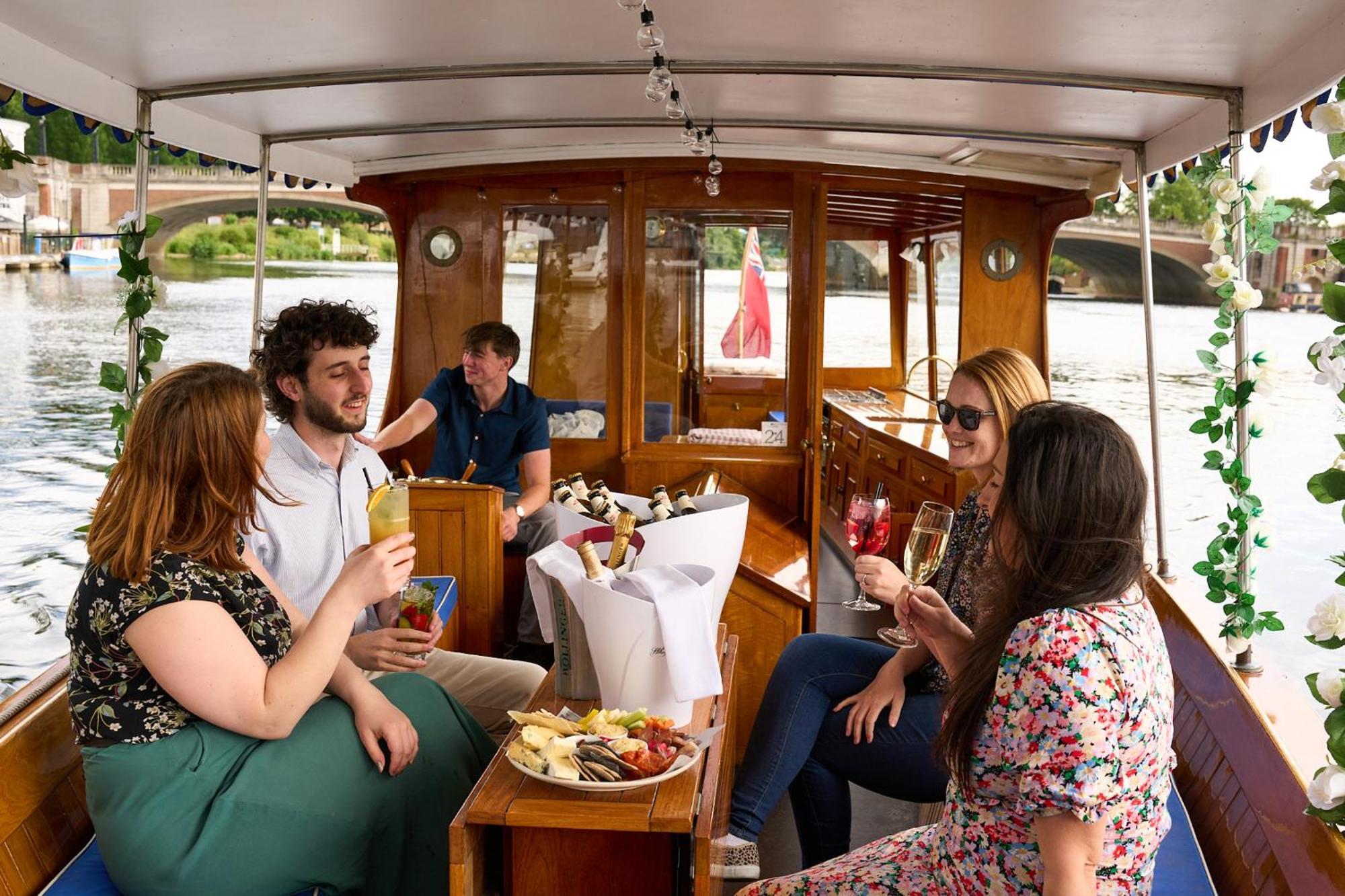 The Mitre, Hampton Court Ξενοδοχείο Kingston upon Thames  Εξωτερικό φωτογραφία Interior of the boat