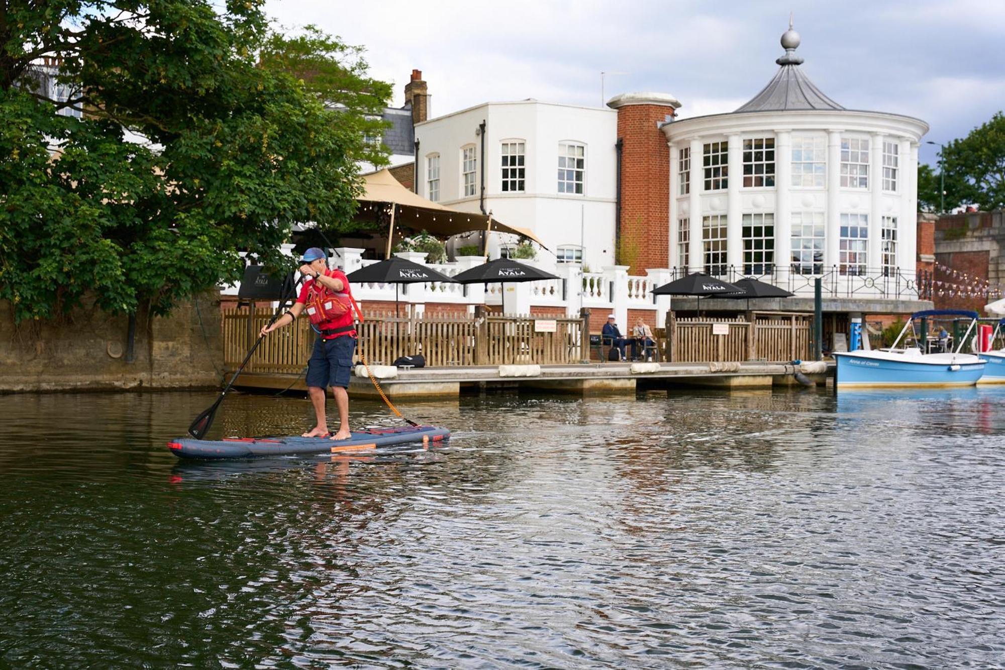 The Mitre, Hampton Court Ξενοδοχείο Kingston upon Thames  Εξωτερικό φωτογραφία Stand Up Paddle Boarding on the River Wey