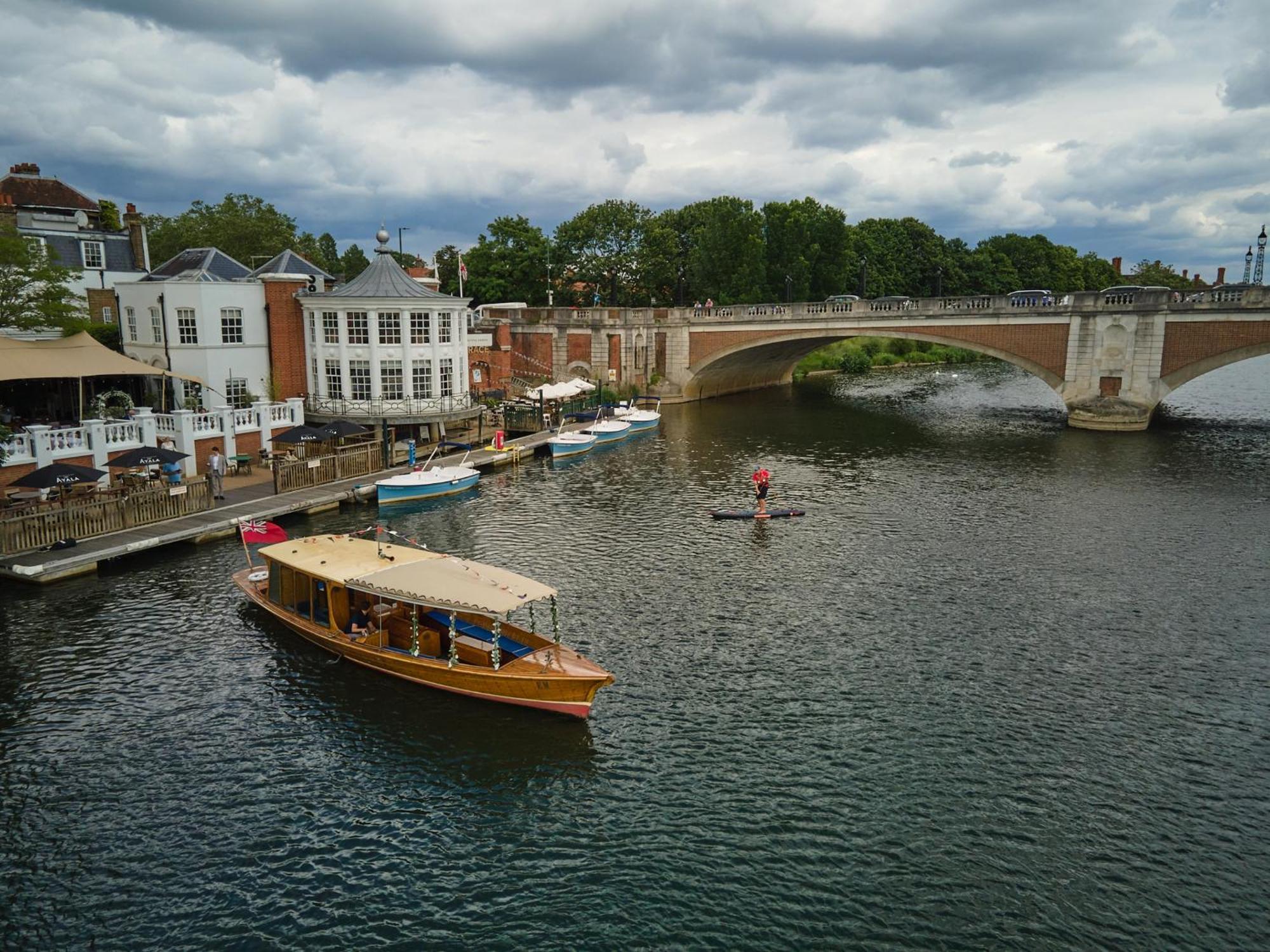 The Mitre, Hampton Court Ξενοδοχείο Kingston upon Thames  Εξωτερικό φωτογραφία The River Wey at Farnham