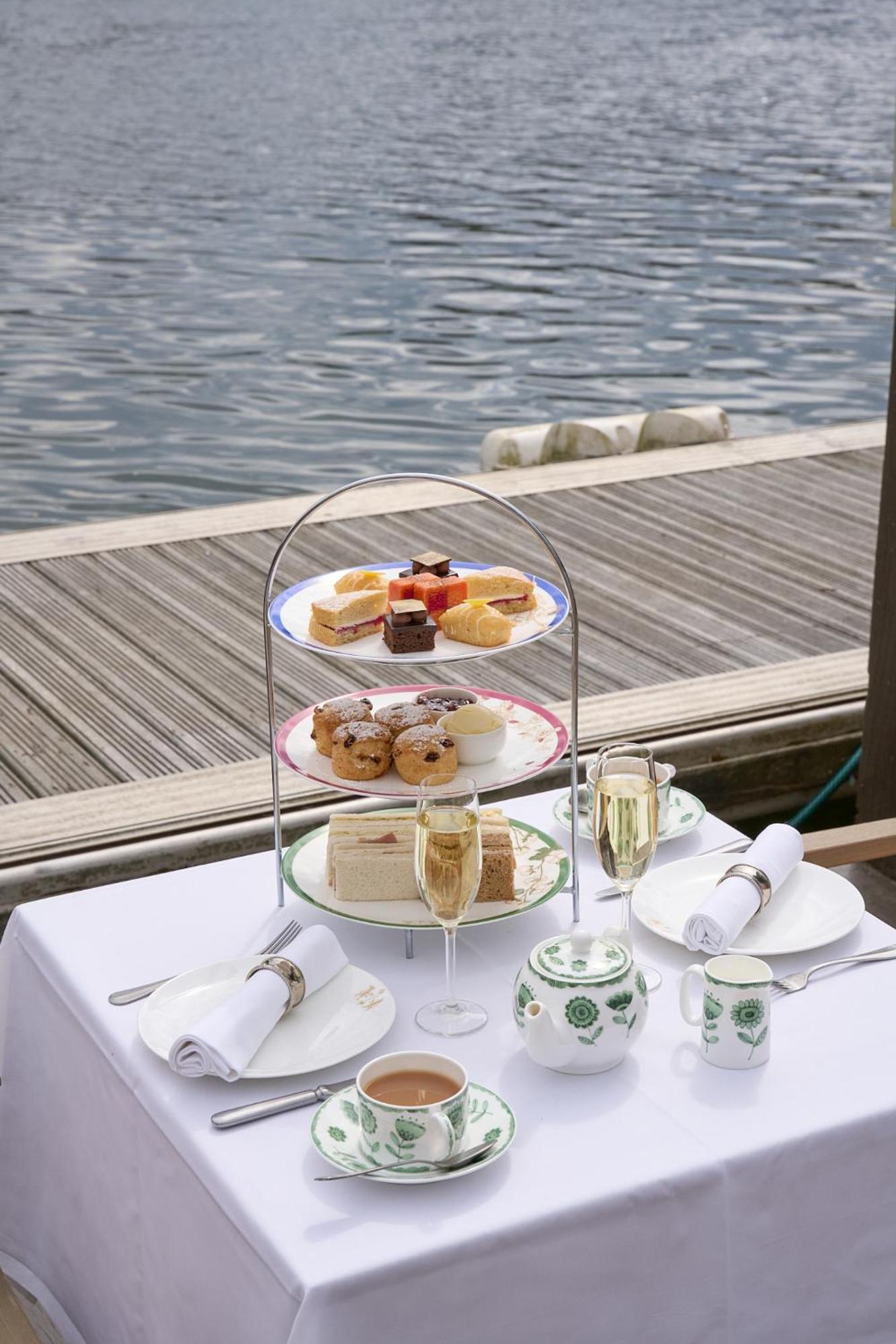 The Mitre, Hampton Court Ξενοδοχείο Kingston upon Thames  Εξωτερικό φωτογραφία Afternoon tea at the InterContinental Sydney