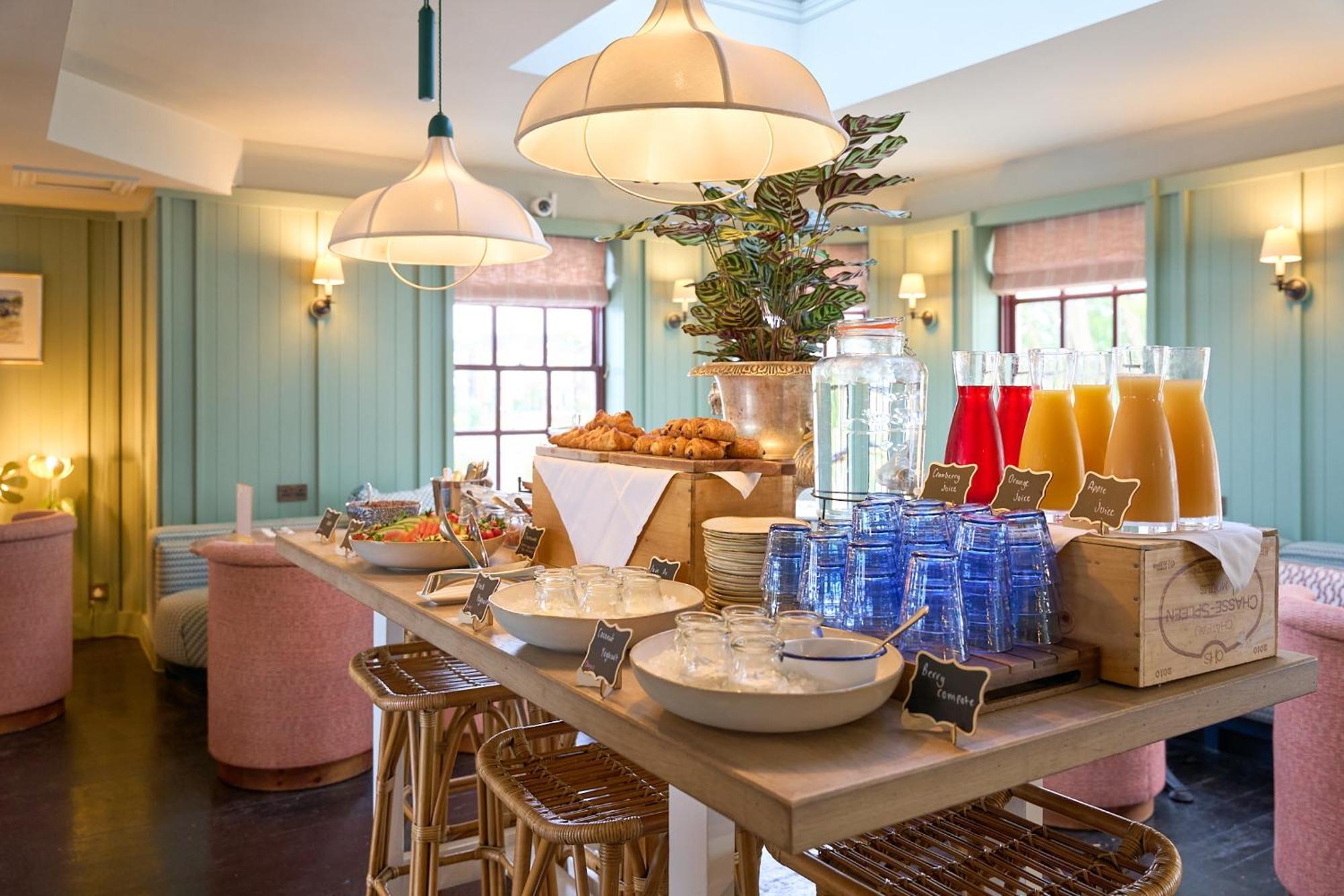 The Mitre, Hampton Court Ξενοδοχείο Kingston upon Thames  Εξωτερικό φωτογραφία The restaurant at The Ivy Temple Row