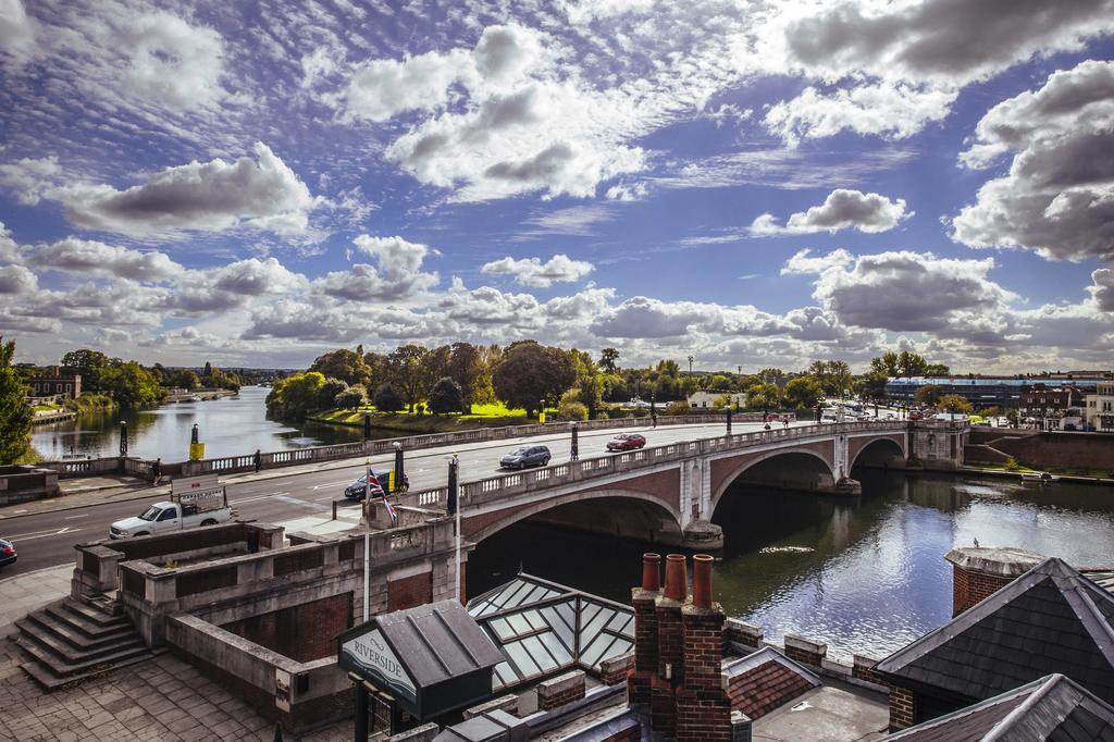 The Mitre, Hampton Court Ξενοδοχείο Kingston upon Thames  Εξωτερικό φωτογραφία The River Thames at Marlow